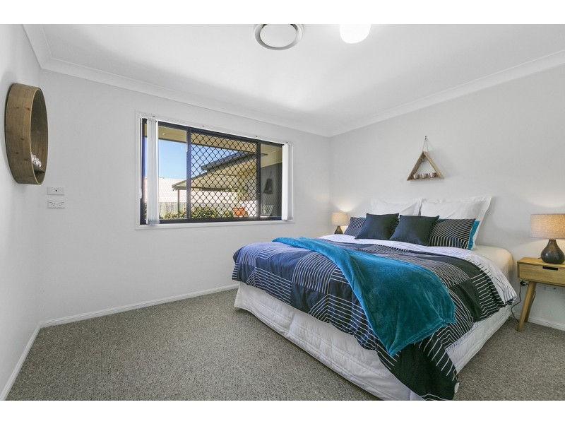 4 Dory Close, Redland Bay QLD 4165