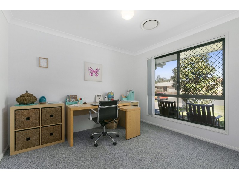 4 Dory Close, Redland Bay QLD 4165