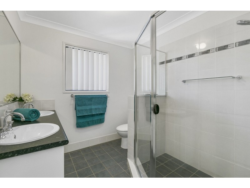 4 Dory Close, Redland Bay QLD 4165