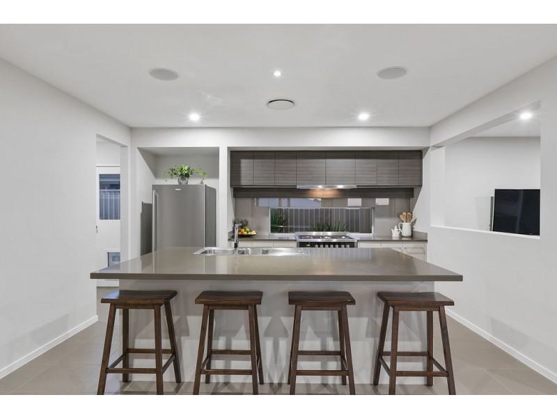 49 Unwin Road, Redland Bay QLD 4165