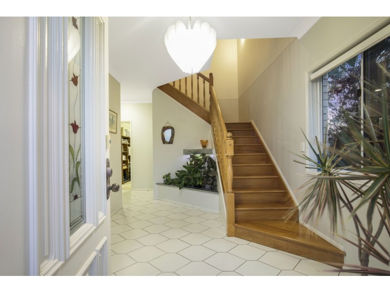 1 Waverley Court, Ormiston QLD 4160