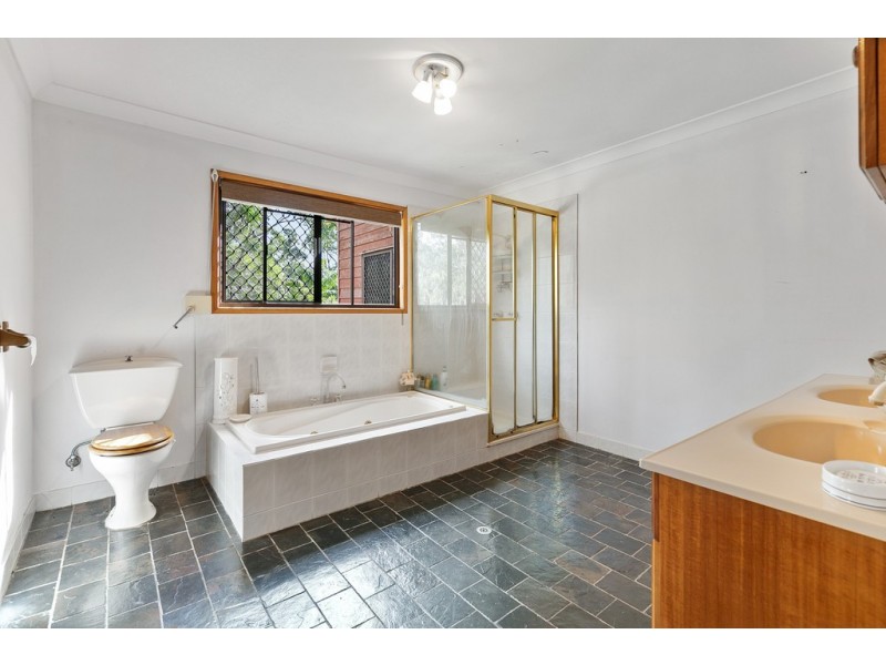 13 Whitehall Avenue, Birkdale QLD 4159