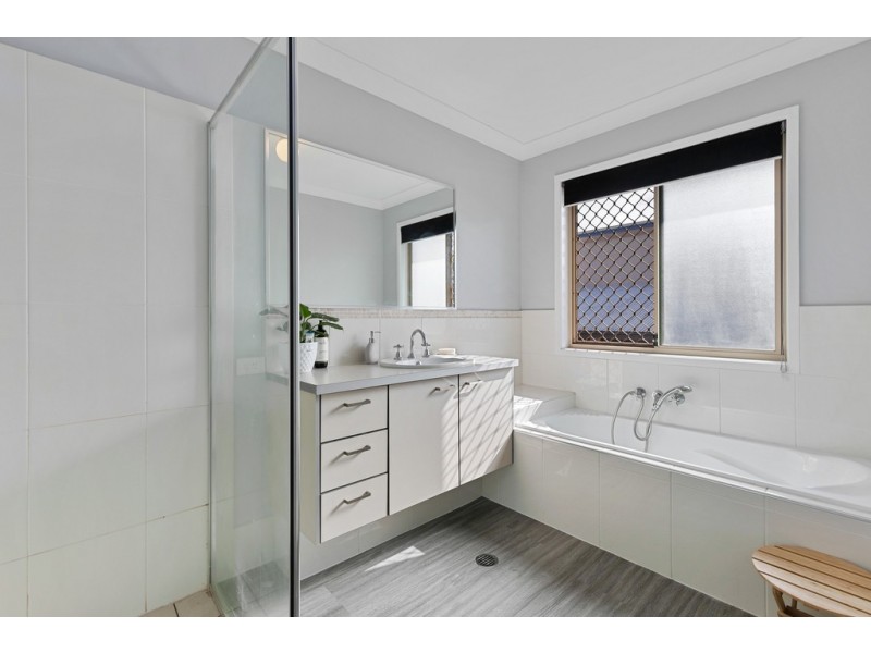 6 Cole Street, Redland Bay QLD 4165