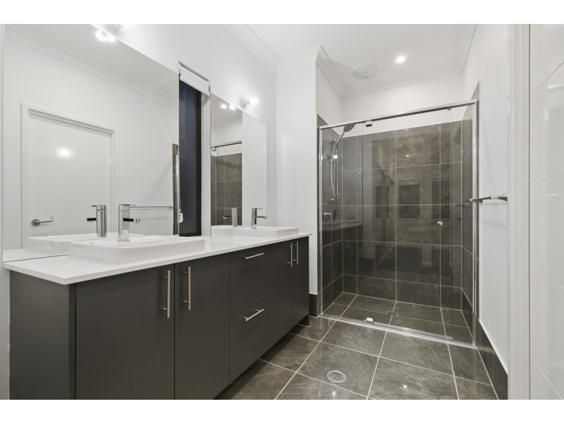 285 Main Road, Wellington Point QLD 4160