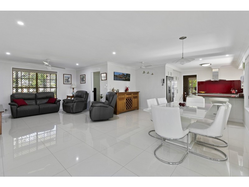 15 Whitehall Avenue, Birkdale QLD 4159