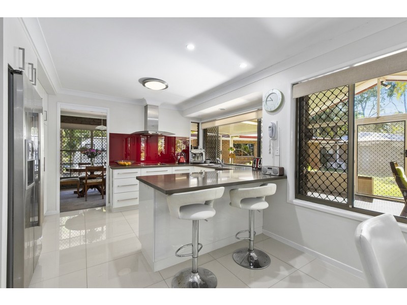 15 Whitehall Avenue, Birkdale QLD 4159