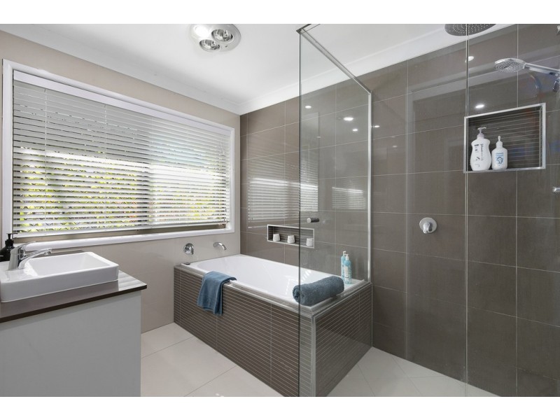 15 Whitehall Avenue, Birkdale QLD 4159