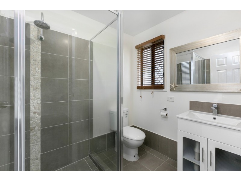 8 Wisteria Court, Victoria Point QLD 4165