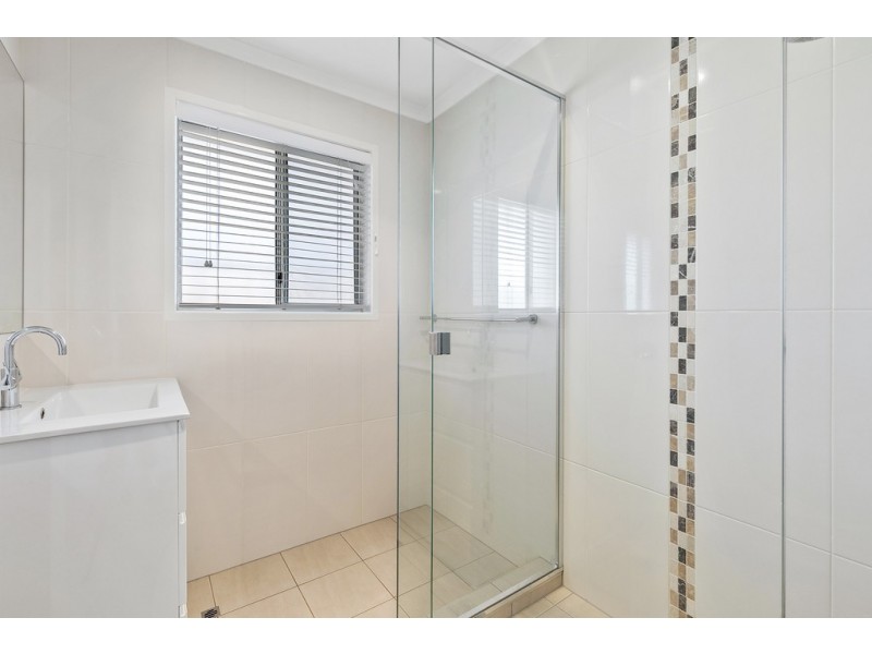 18 Gladstone Street, Redland Bay QLD 4165