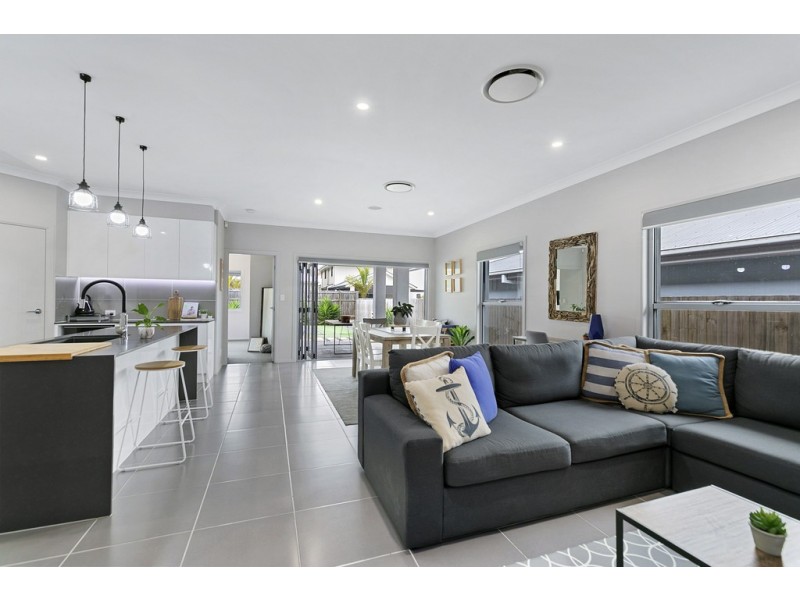 10 Rosemary Street, Thornlands QLD 4164