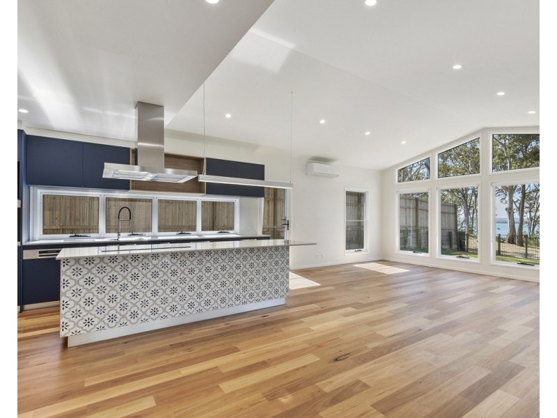 26 Sandy Cove Place, Redland Bay QLD 4165