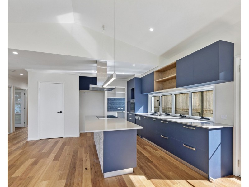 26 Sandy Cove Place, Redland Bay QLD 4165