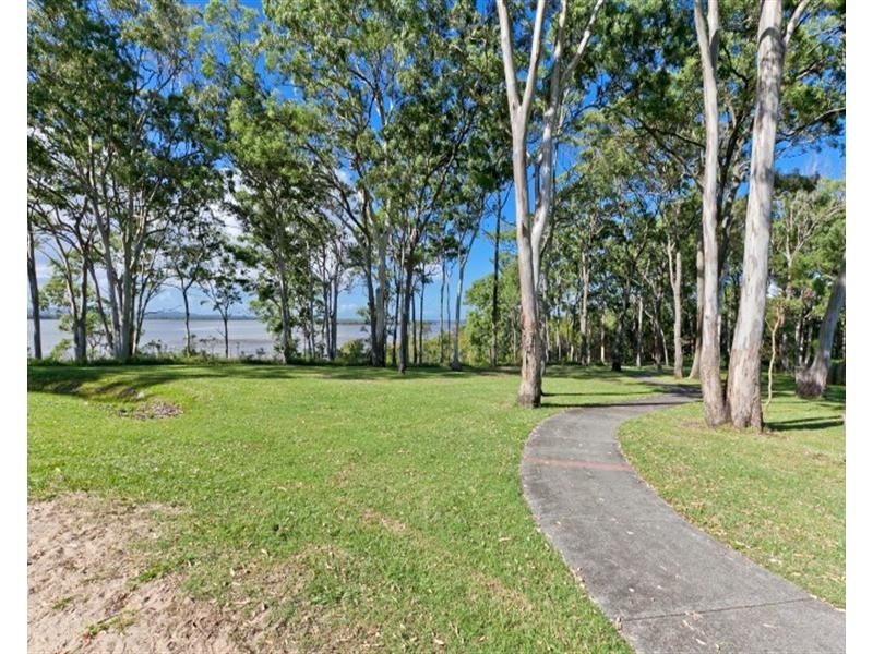 26 Sandy Cove Place, Redland Bay QLD 4165