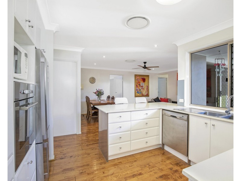 8 Cowley Street, Ormiston QLD 4160