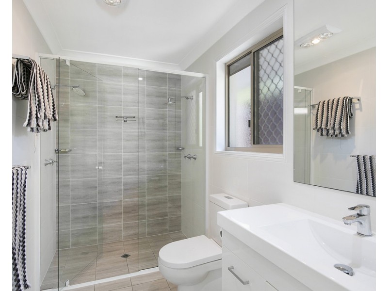 8 Cowley Street, Ormiston QLD 4160