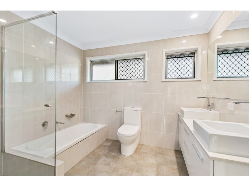 32 Charles Canty Drive, Wellington Point QLD 4160