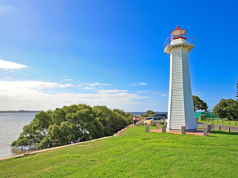 137 Shore Street North, Cleveland QLD 4163