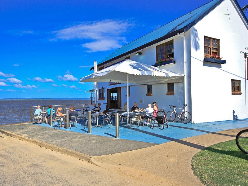 137 Shore Street North, Cleveland QLD 4163