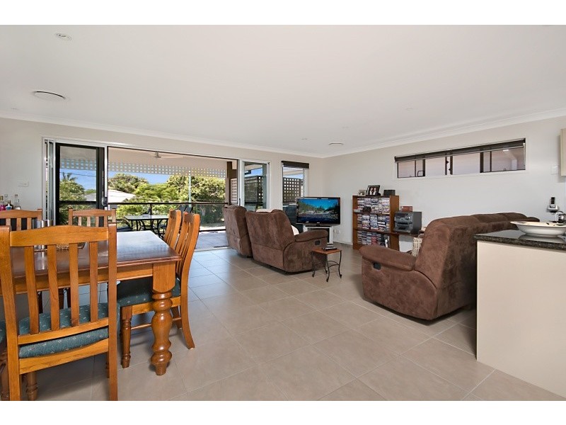 122 Stradbroke Avenue, Wynnum QLD 4178