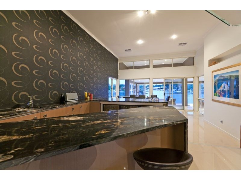 8 Piermont Place, Raby Bay QLD 4163