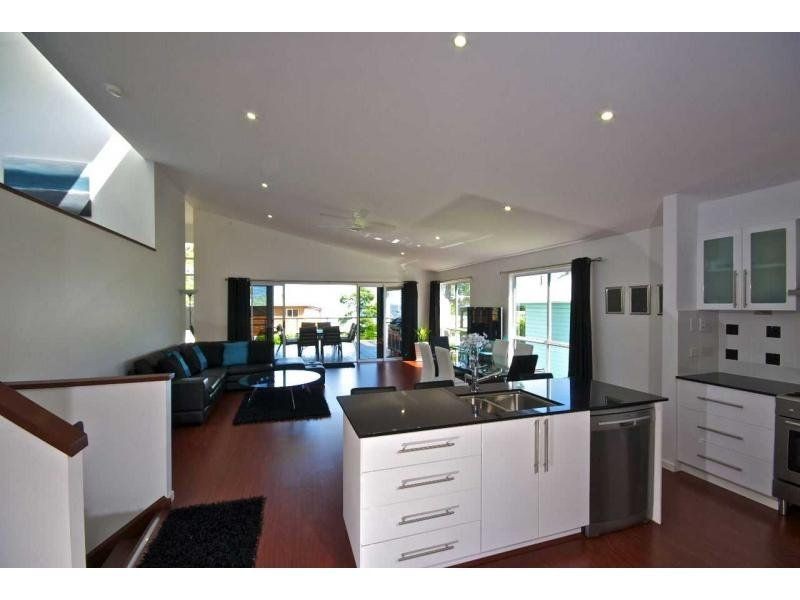 15 Kim Crescent, Macleay Island QLD 4184