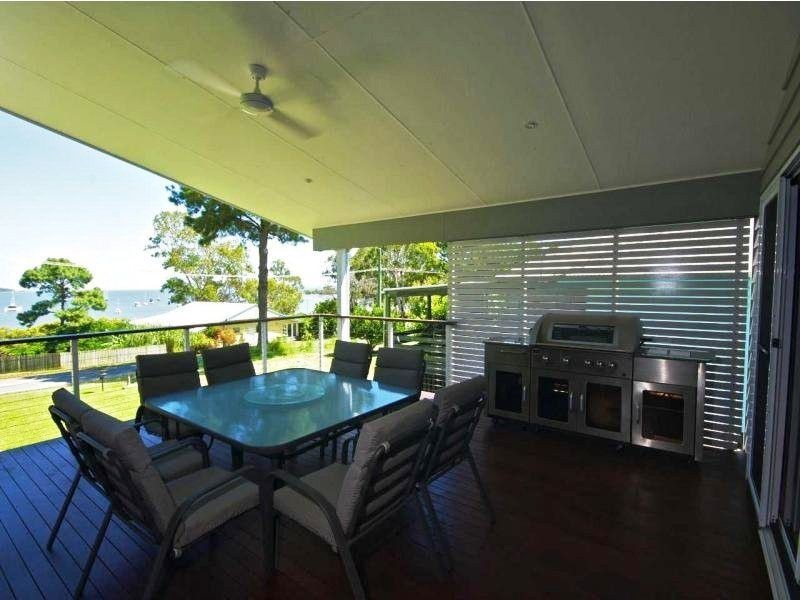 15 Kim Crescent, Macleay Island QLD 4184