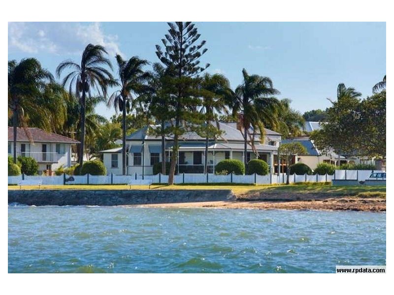 25 Waterloo Esplanade, Wynnum QLD 4178