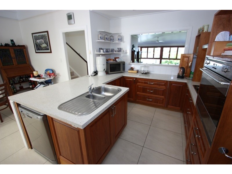 25 Waterloo Esplanade, Wynnum QLD 4178