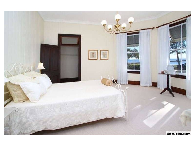 25 Waterloo Esplanade, Wynnum QLD 4178
