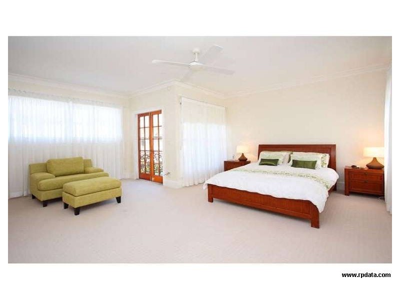 25 Waterloo Esplanade, Wynnum QLD 4178