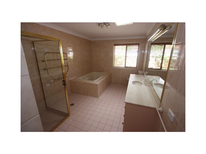 11 captains court, Raby Bay QLD 4163