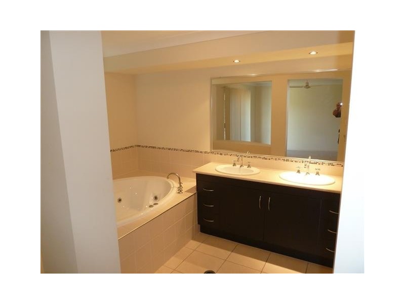 11 St Clair Court, Redland Bay QLD 4165