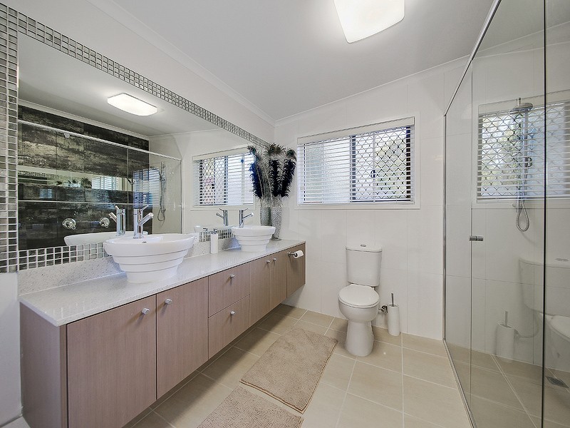 2 Weldon Street, Birkdale QLD 4159