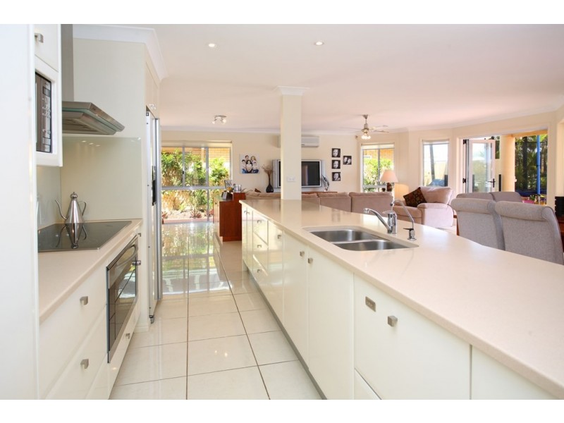 18 Mainroyal Court, Raby Bay QLD 4163