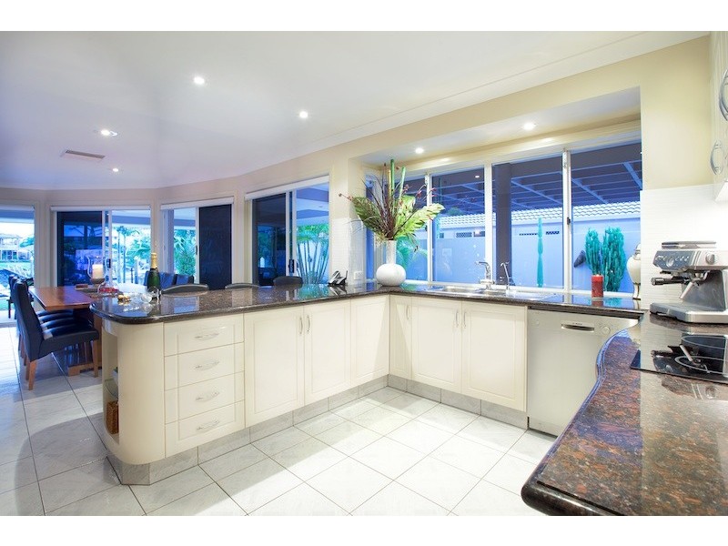 House 11, 16 Anchorage Drive, Raby Bay QLD 4163