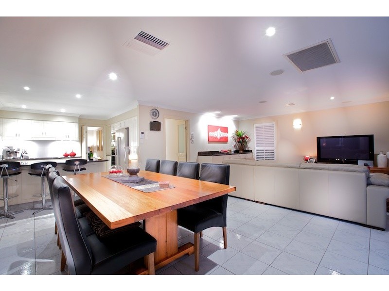 House 11, 16 Anchorage Drive, Raby Bay QLD 4163