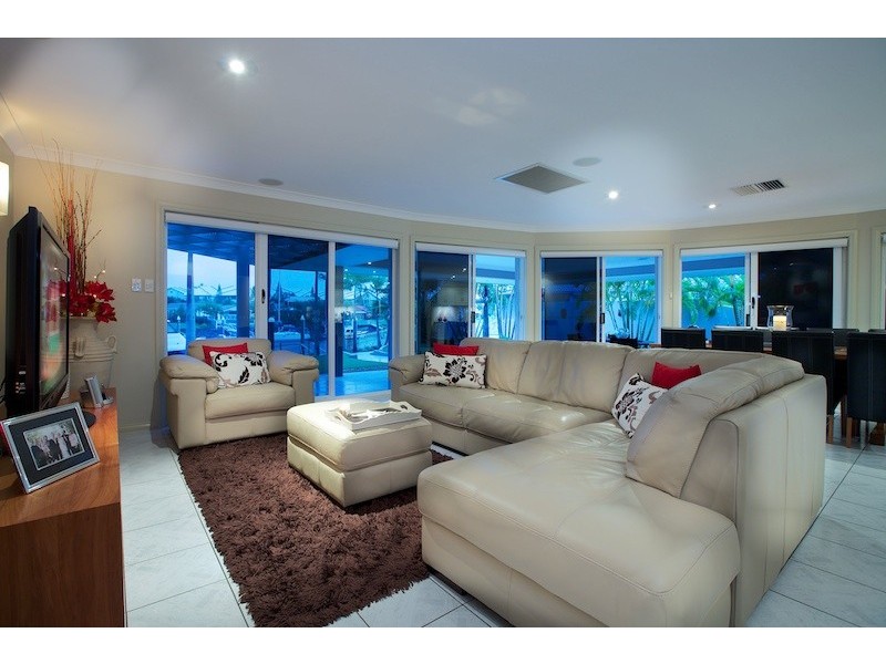 House 11, 16 Anchorage Drive, Raby Bay QLD 4163