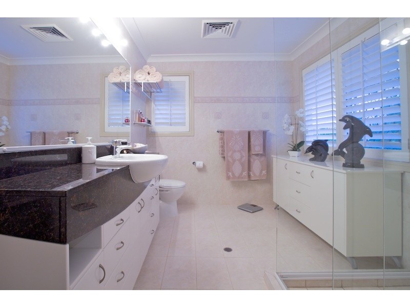 House 11, 16 Anchorage Drive, Raby Bay QLD 4163