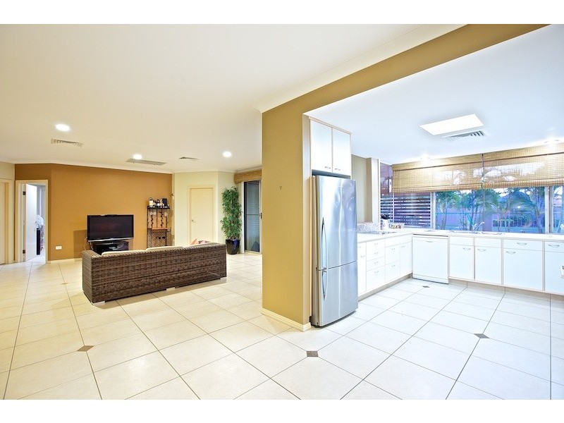 17 Anchorage Drive, Raby Bay QLD 4163