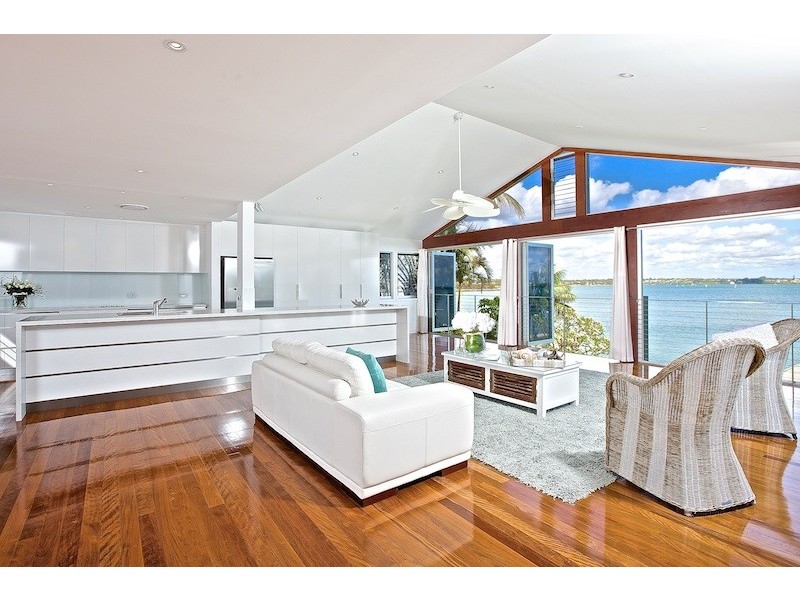 214 Shore Street North, Cleveland QLD 4163