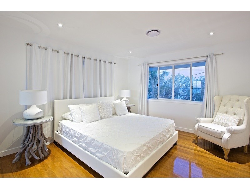 214 Shore Street North, Cleveland QLD 4163