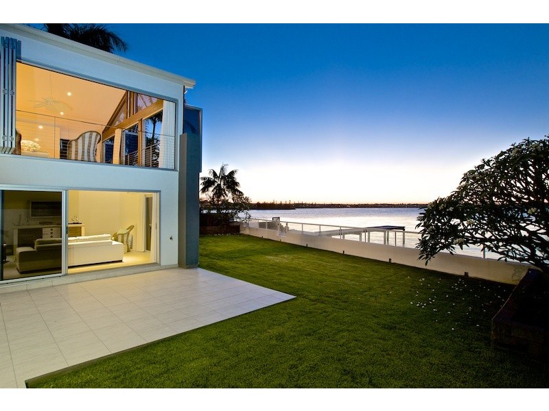 214 Shore Street North, Cleveland QLD 4163