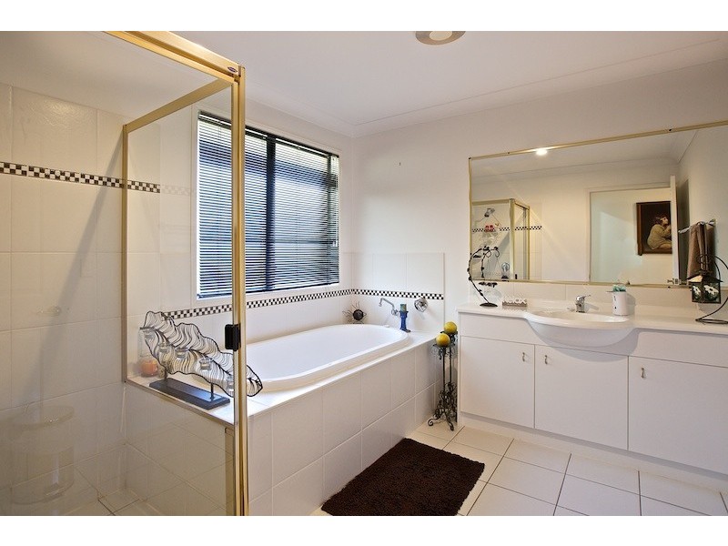 12 Ghost Gum Close, Thornlands QLD 4164