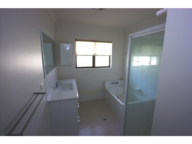 13 Angela Crescent, Cleveland QLD 4163