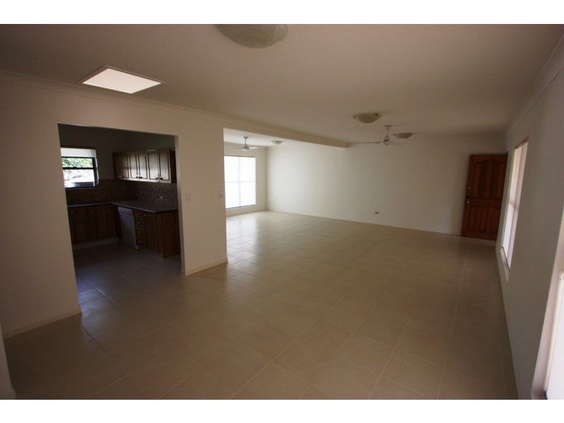 13 Angela Crescent, Cleveland QLD 4163