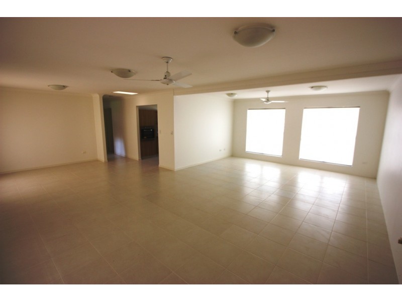 13 Angela Crescent, Cleveland QLD 4163