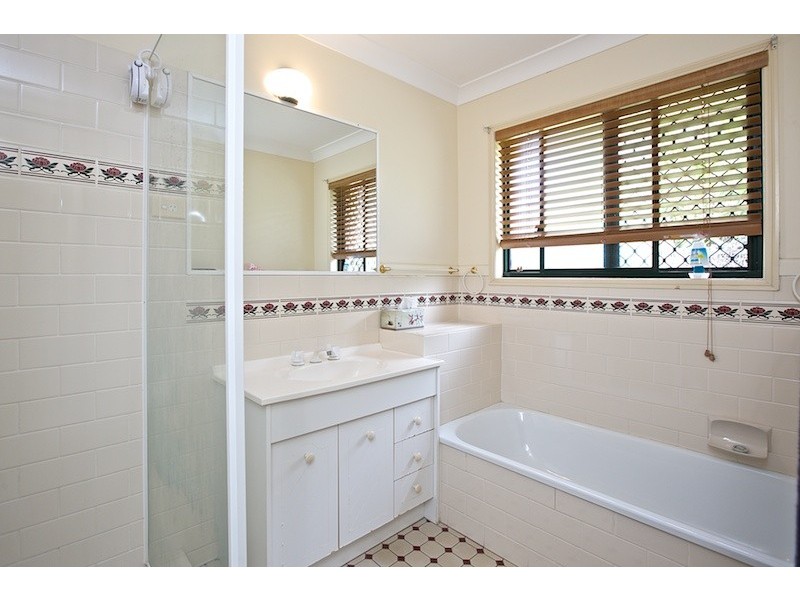 5 Byng Road, Birkdale QLD 4159