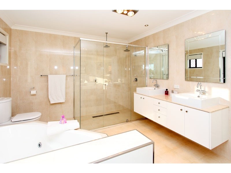 18 Bollard Court, Raby Bay QLD 4163