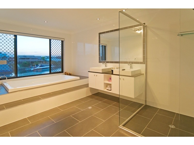 18 Bollard Court, Raby Bay QLD 4163