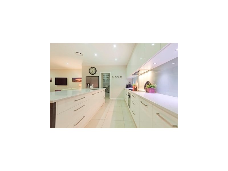 2 Evelyn Court, Wellington Point QLD 4160